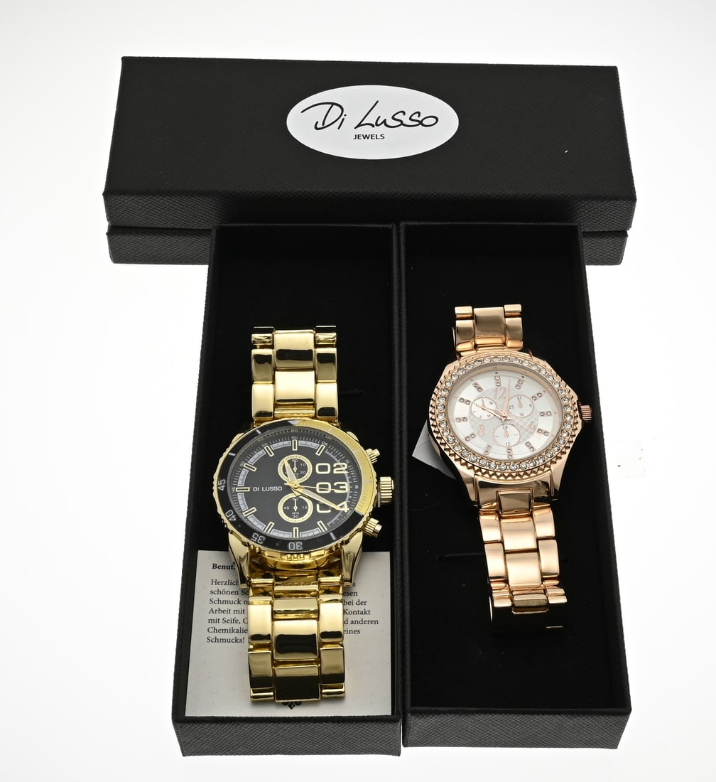 2 Di Lusso watches: Two Di Lusso watches, a rose model and a gold-coloured model. In box. ø 40-42 mm. New.