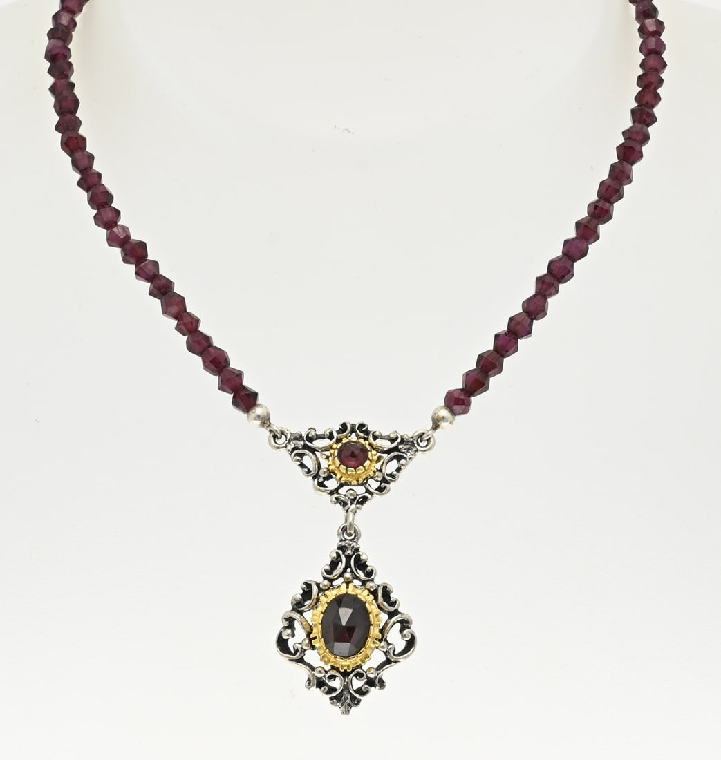 Garnet choker with silver: Choker with garnet stones with a silver pendant in the middle, 835/000, with gold-plated elements set with garnet stones. Length 44-47cm. Pendant size: 2.2x4cm. In good condition.