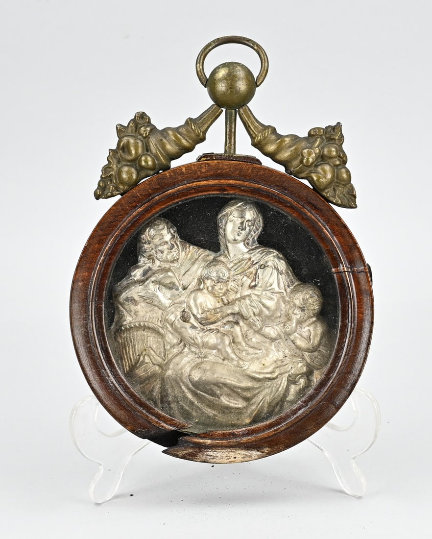 Religious wall object Ø 16.5 cm.: 17th - 18th century renaissance wall object with religious representation. In oak frame, with bronze suspension ring + horn of plenty. Piece of frame missing. Relief bronze plated. Dimensions: 23 x