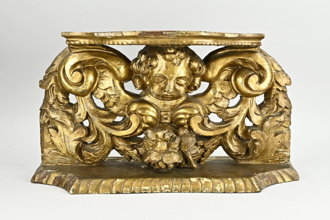 Gilded console: 18th century gilded wooden baroque console with cherub head and tendrils. Dimensions: 32 x 53 x 17 cm. In good condition.