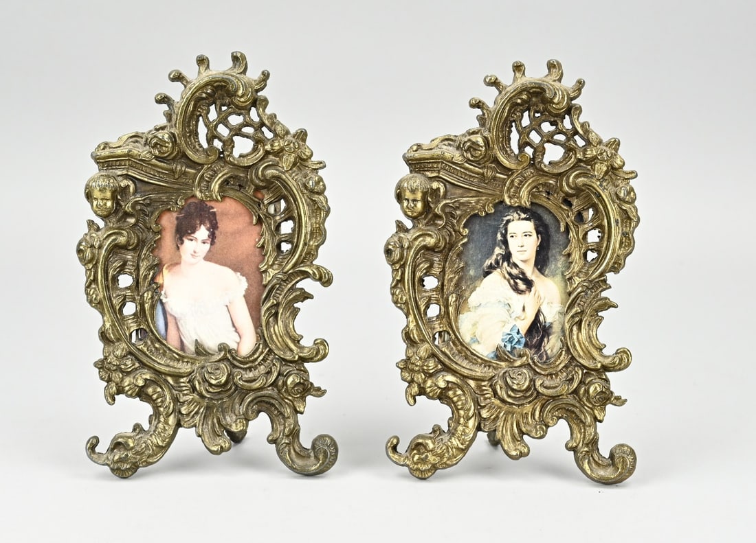 2x Rococo style photo frame: Two metal picture frames in rococo style. 20th century. Size: 21 cm. In good condition.