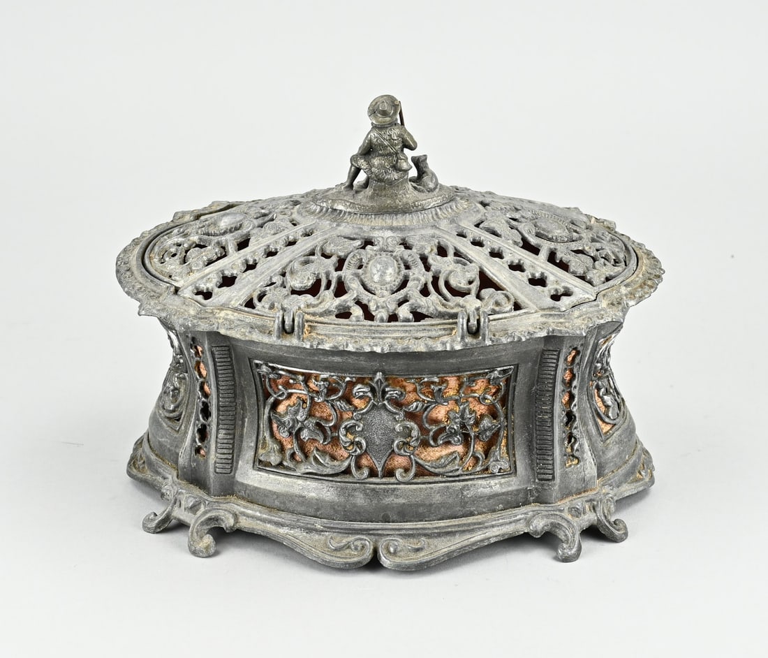 Openwork lid box - 2