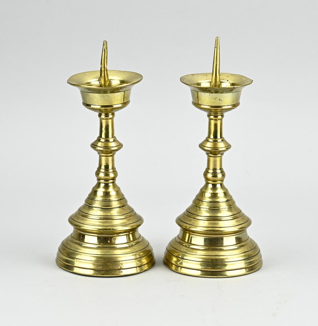 2x Bronze candlestick, 1900: Two antique bronze candlesticks. Circa 1900. Dimensions: H 21 cm. In good condition.