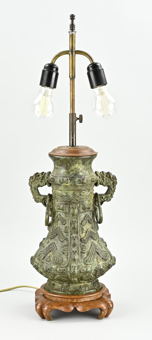 Chinese carved lamp base, H 70 cm.: Chinese bronze worked lamp base with green patina. Dimensions: H 70 cm. In good condition.