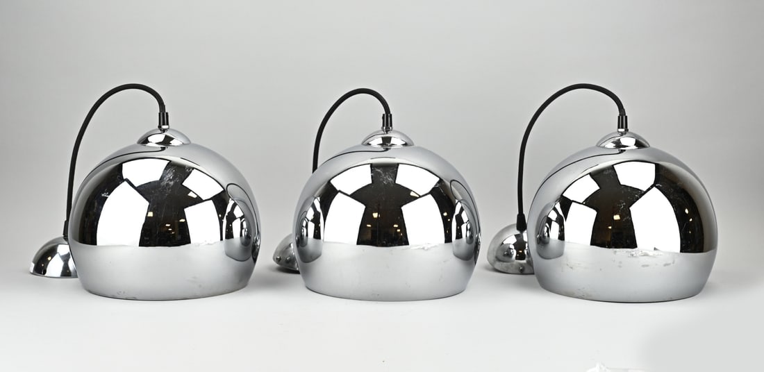 3x Francodim Bullit pendant lamp: Three Francodim Bullit pendant lamps in chrome. 60s - 70s. Dimensions: 23 x Ø 23 cm. In good condition.