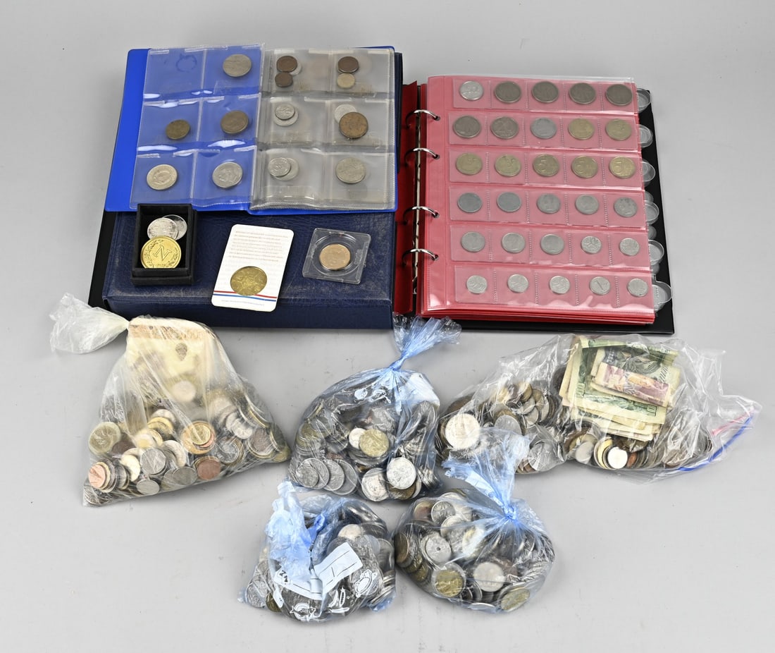 Lot of various coins (1 of 1)