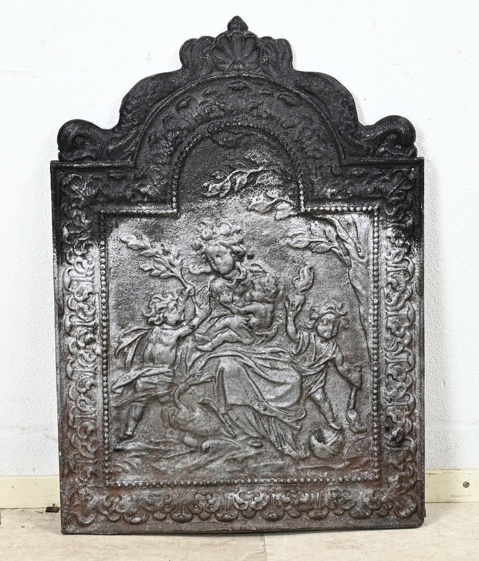 Fireplace plate: Antique cast iron renaissance fireplace back. 17th - 18th century. Dimensions: approx. H 70 x W 50 cm. In good condition.