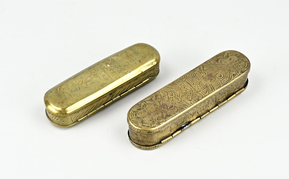 2x Copper tobacco box: Two antique Dutch copper tobacco boxes with engraving. Biblical scenes. 18th - 19th century. Size: 16 - 17.5 cm. In good condition.