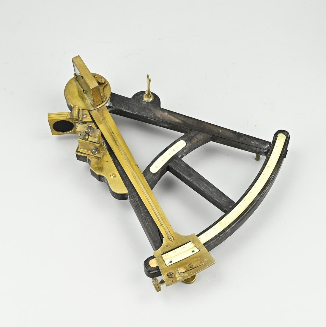 Sextant/ octant.: 19th Century English brass and ebony sextant/ octant, in original case. By Marks & Son Cardiff. Dimensions: 11 x 31 x 34 cm. In good condition.