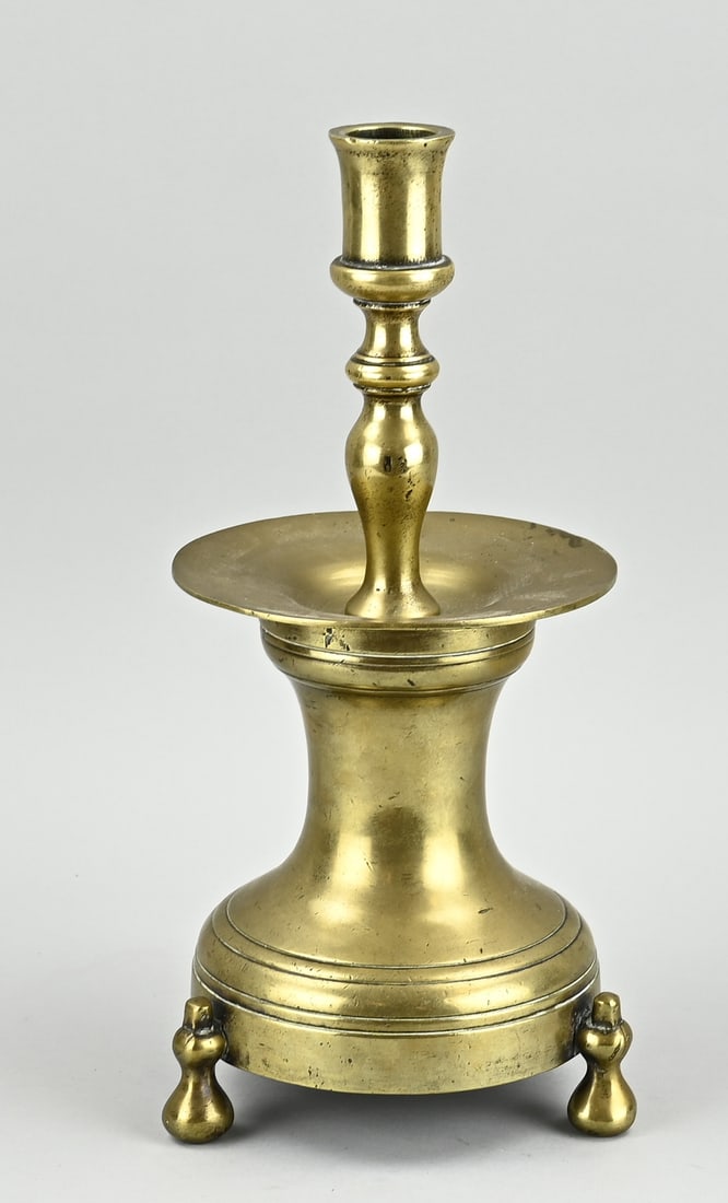 Antique collar candlestick, H 33 x Ø 15 cm.: Antique Gothic bronze collared candlestick on three legs. 17th century or older. Dimensions: H 33 x Ø 15 cm. In good condition.