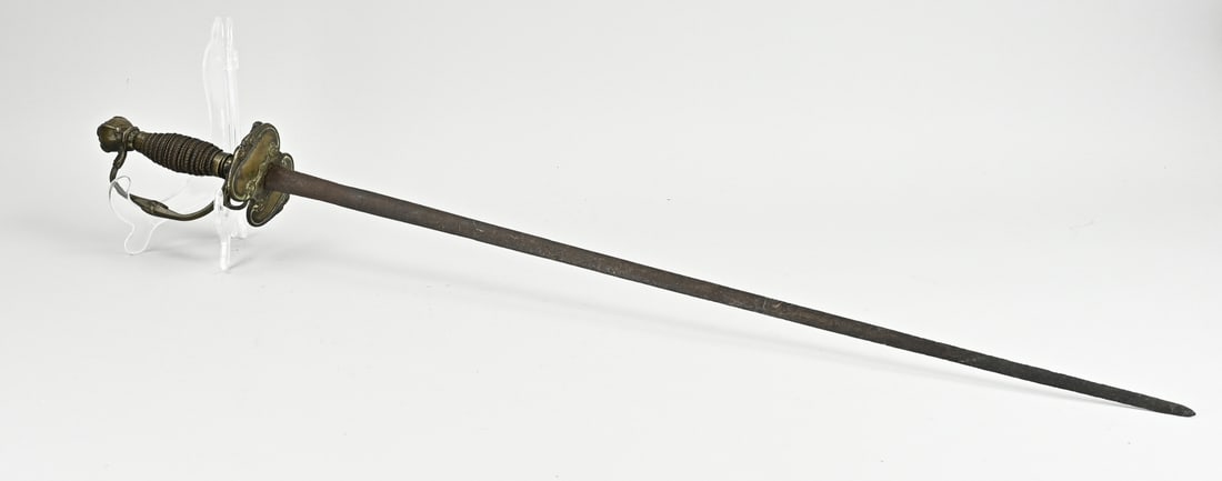 Antique sword, L 86 cm.: 17th - 18th - 19th Century sword with bronze grip + copper wire. Oxidation blade. Dimensions: L 86 cm. In reasonable/good condition.