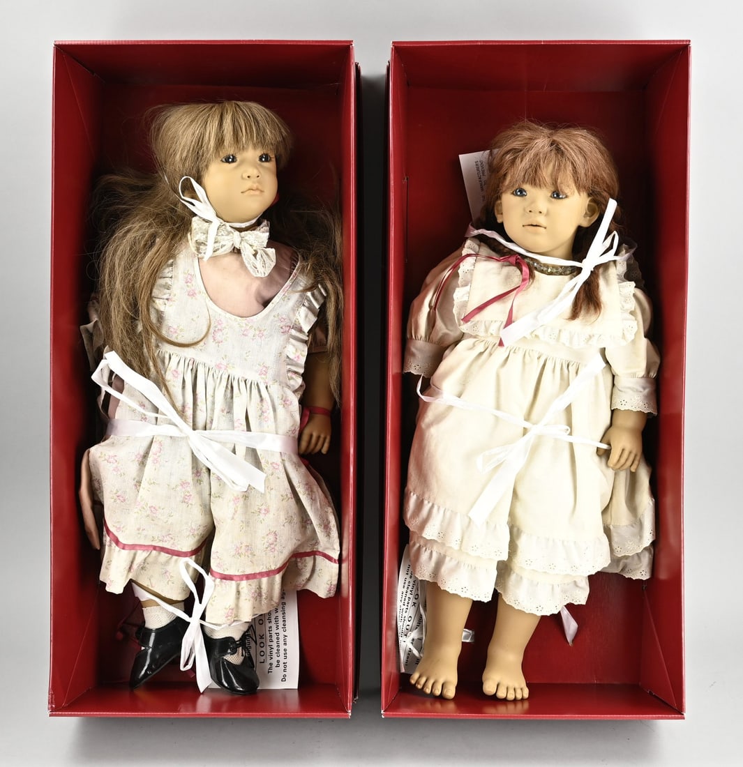 2x Himstedt doll: Two large Annette Himstedt dolls in original box + description + certificates. Dimensions: 17 x 75 x 34 cm. In good condition.