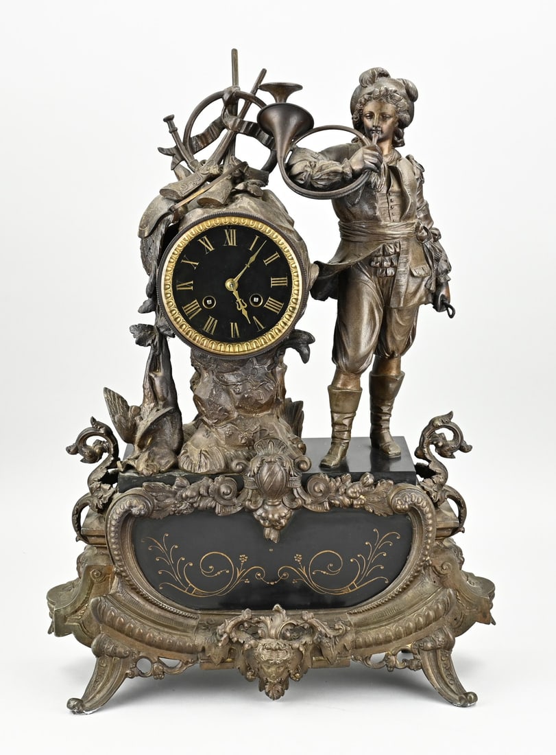French Louis Philippe clock: Large French, antique Louis Philippe mantel clock of composition metal and marble. Hunter with hunting horn. Eight-day movement, half-hourly striking and spring pendulum. Dimensions: 54 cm. In good