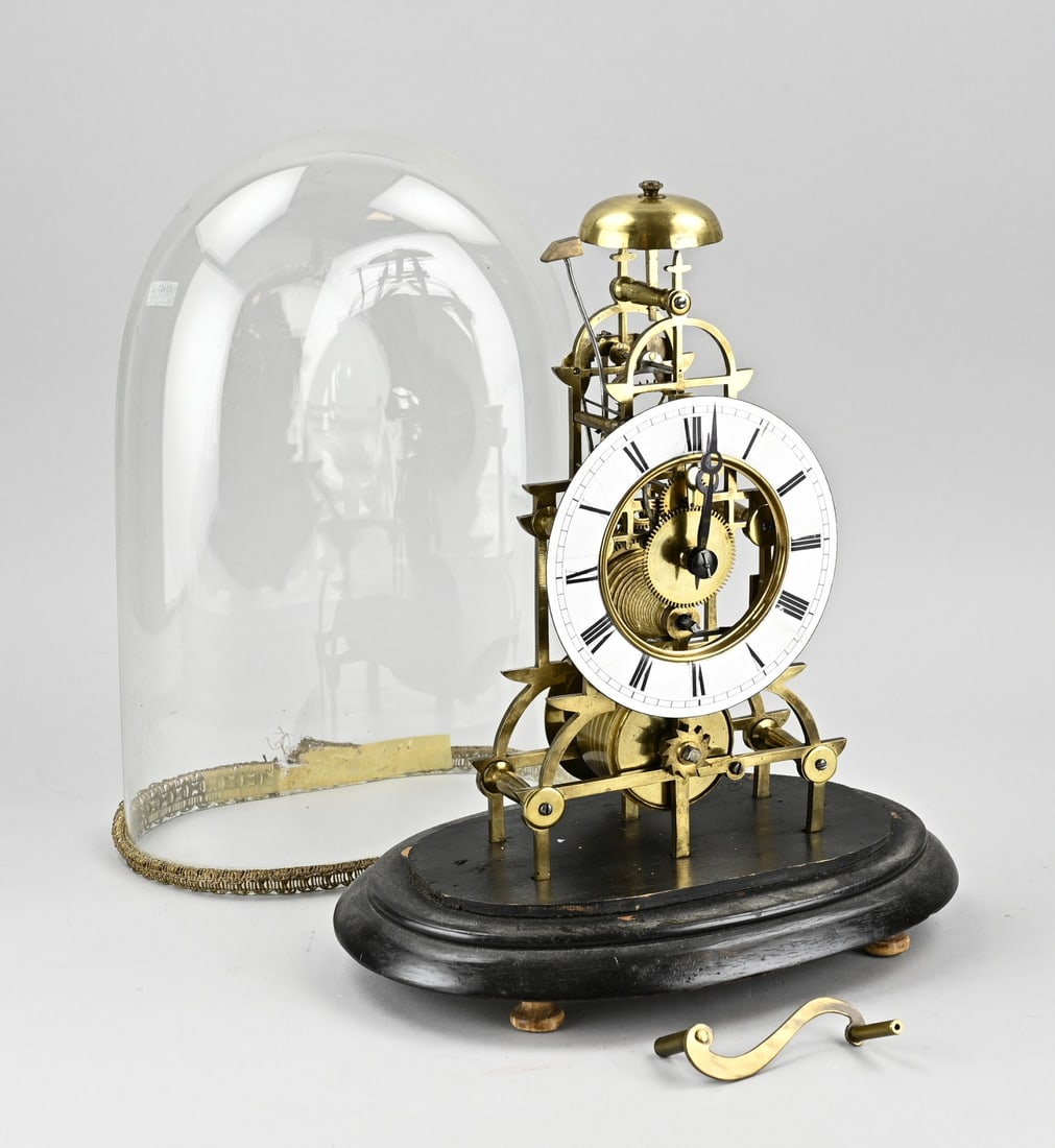 Skeleton clock, H 40 cm.: 19th century skeleton clock with fusee + half hour strike + original glass dome. Dimensions: H 40 cm. In good condition.