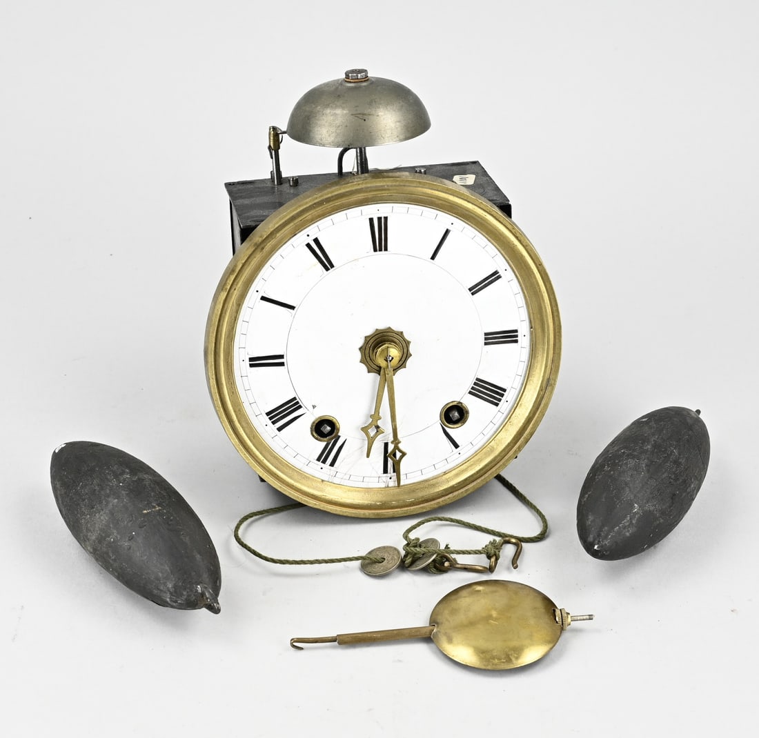 Mini station wagons comtoise, 1900: Antique French mini stations comtoise. Circa 1900. Eight-day movement, half-hourly striking. Dimensions: 19 x 16 x 8 cm. In good condition.