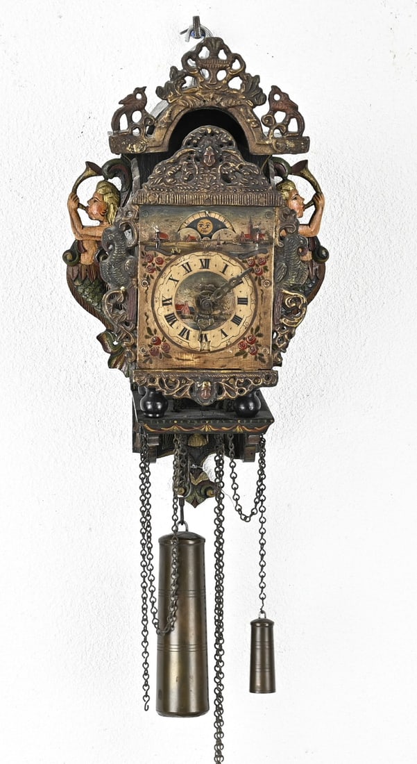 Small Frisian chair clock: Small antique Frisian chair clock with moon phase + date indication. First half 20th century. Dimensions: 40 cm. In good condition.