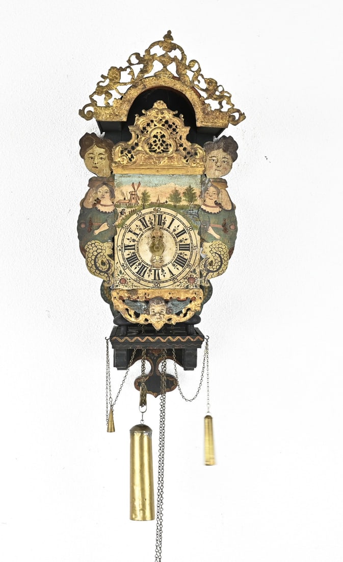 Frisian chair clock: 18th - 19th Century Frisian chair clock with gilding + alarm. Size: 74 cm. In good condition.