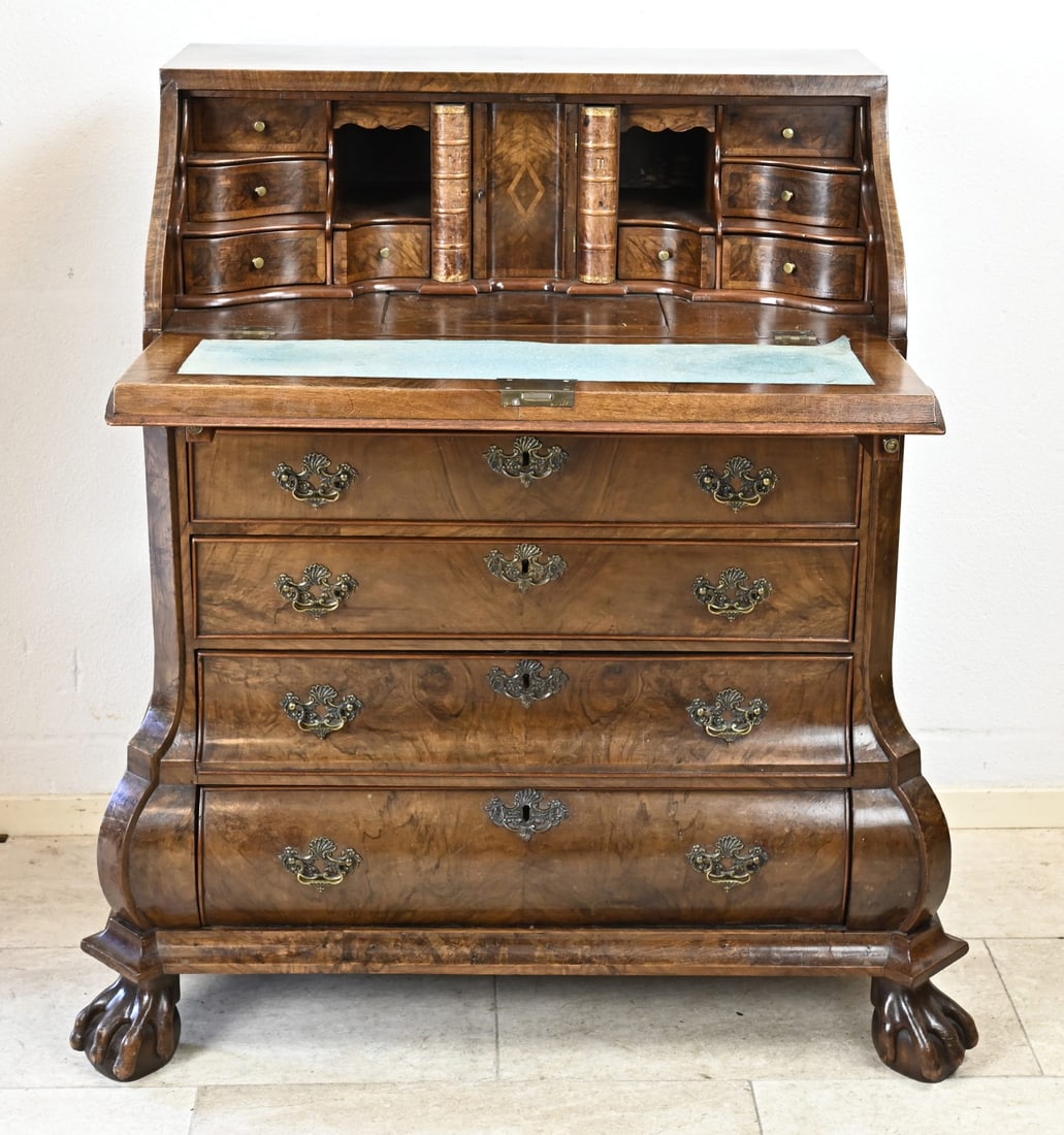 Carrot walnut secretary: 18th Century Dutch burl walnut Louis Quinze bureau with claw feet and original fittings. Dimensions: 170 x 80 x 50 cm. In good unrestored original condition.