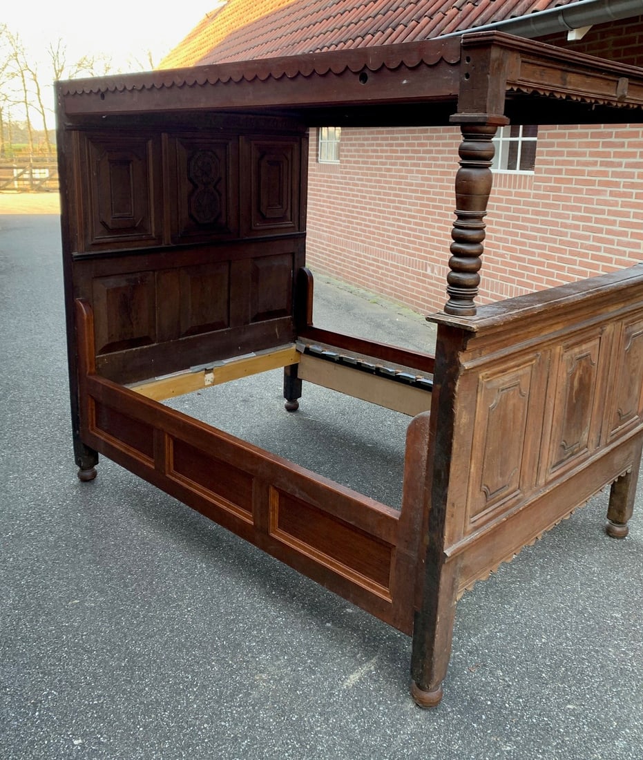 18th century canopy bed - 2