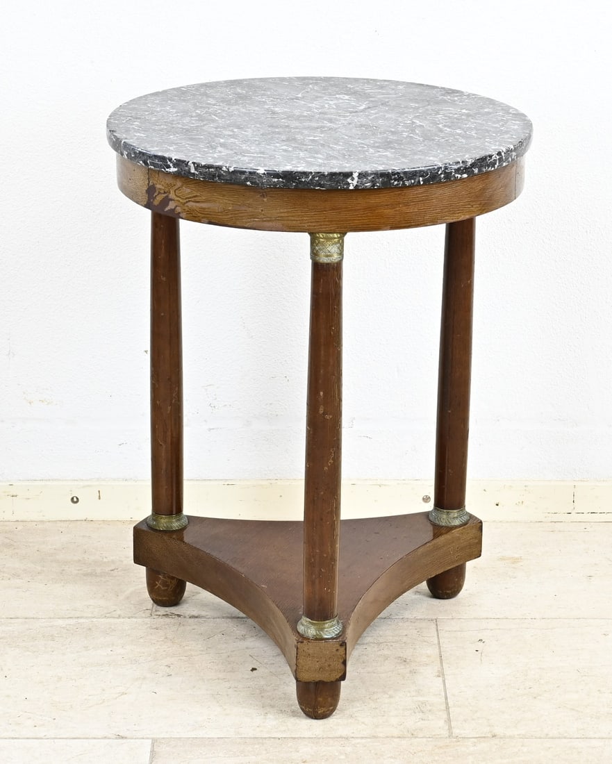 Empire style table (mahogany): Mahogany empire side table with full columns and marble top. Circa 1900. Dimensions: H 64 x Ø 48 cm. In good condition.
