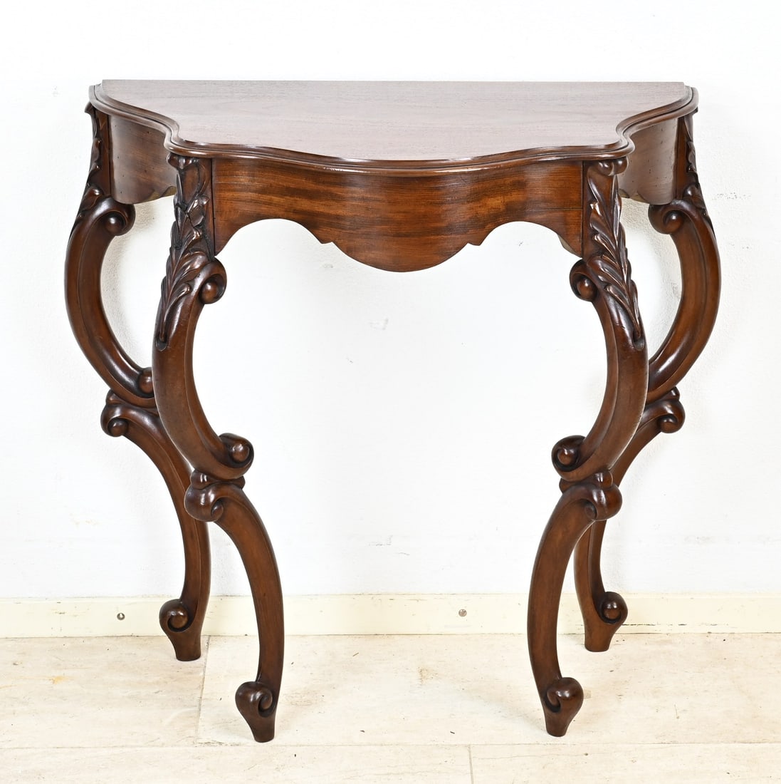Mahogany wall table, 1860: 19th Century Dutch Willem III wall table with curved legs. Circa 1860. Dimensions: 80 x 80 x 40 cm. In good condition.