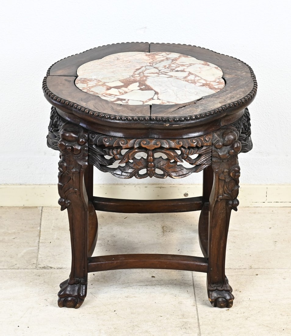 Chinese footstool: Chinese hardwood carved footstool with floral decoration + marble top. Dimensions: H 47 x Ø 44 cm. In good condition.
