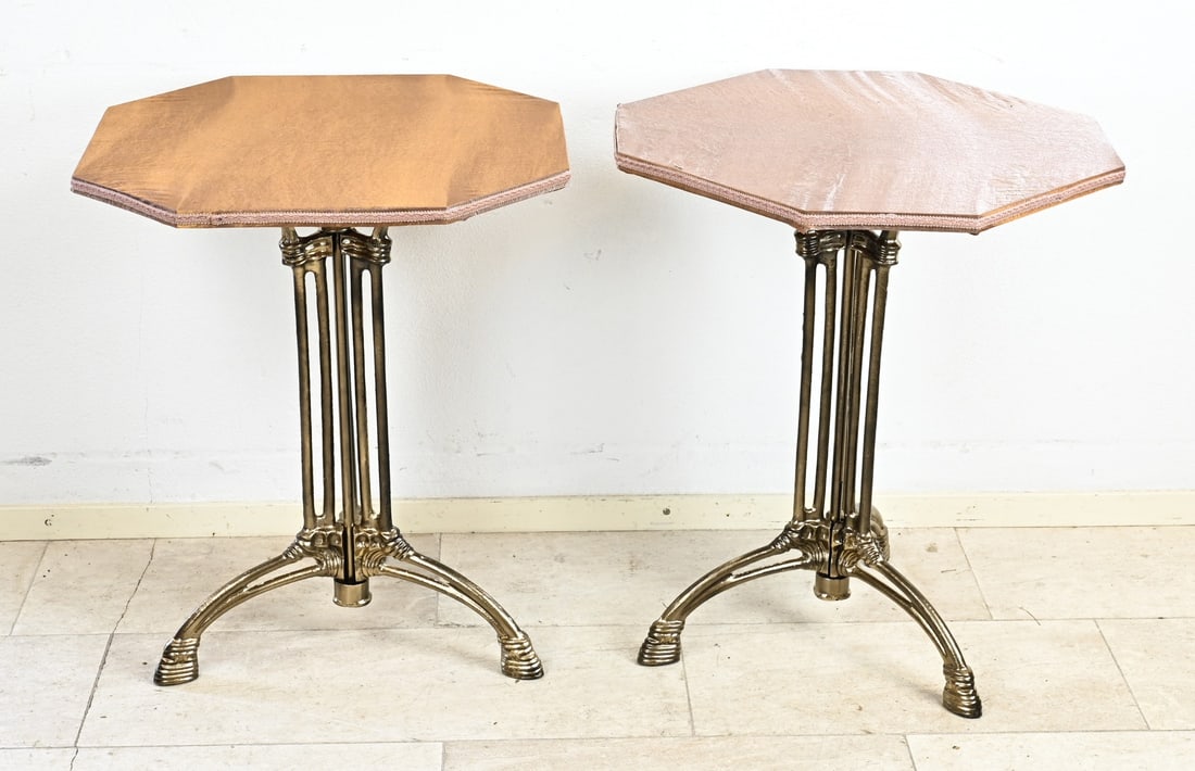 2x Table with cast iron leg/base: 2x Side table with cast iron leg. 20th century. Dimensions: 74 x 66 x66 cm. In good condition.