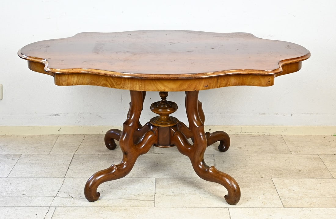 Mahogany spider leg table, 1860: Mahogany spider leg coffee table with oval top. Circa 1860. Dimensions: 67 x 140 x 102 cm.