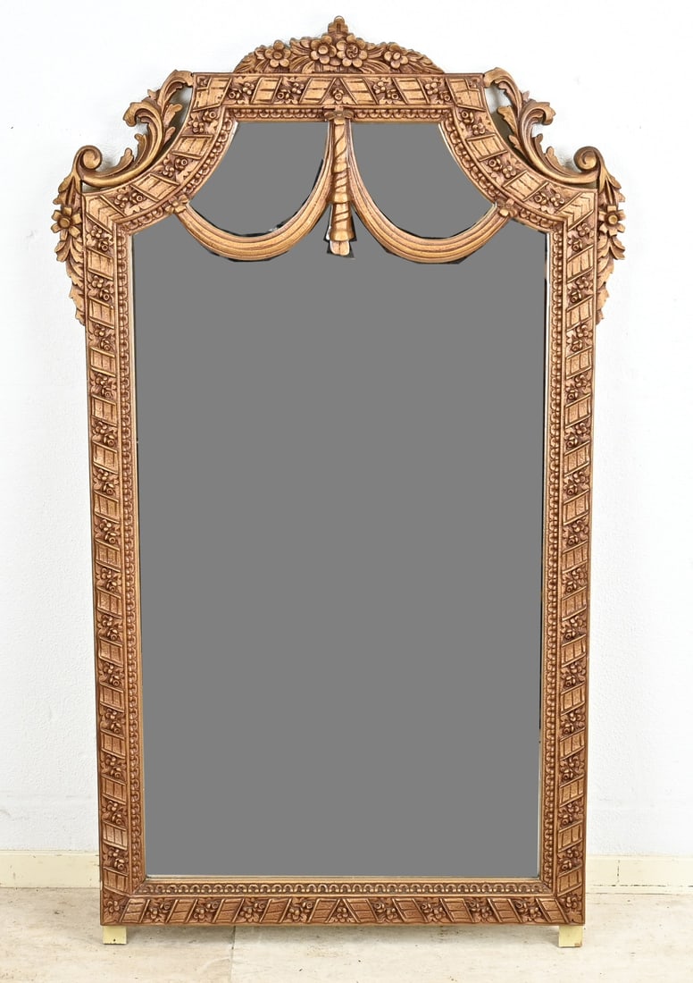 Mirror, 125 x 74 cm.: Carved wooden mirror with garlands. Dimensions: 125 x 74 cm. In good condition.
