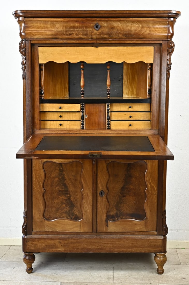Secretary: Dutch Biedermeier bureau of mahogany. Circa 1860. Dimensions: 167 x 100 x 47 cm. In good unrestored original condition.