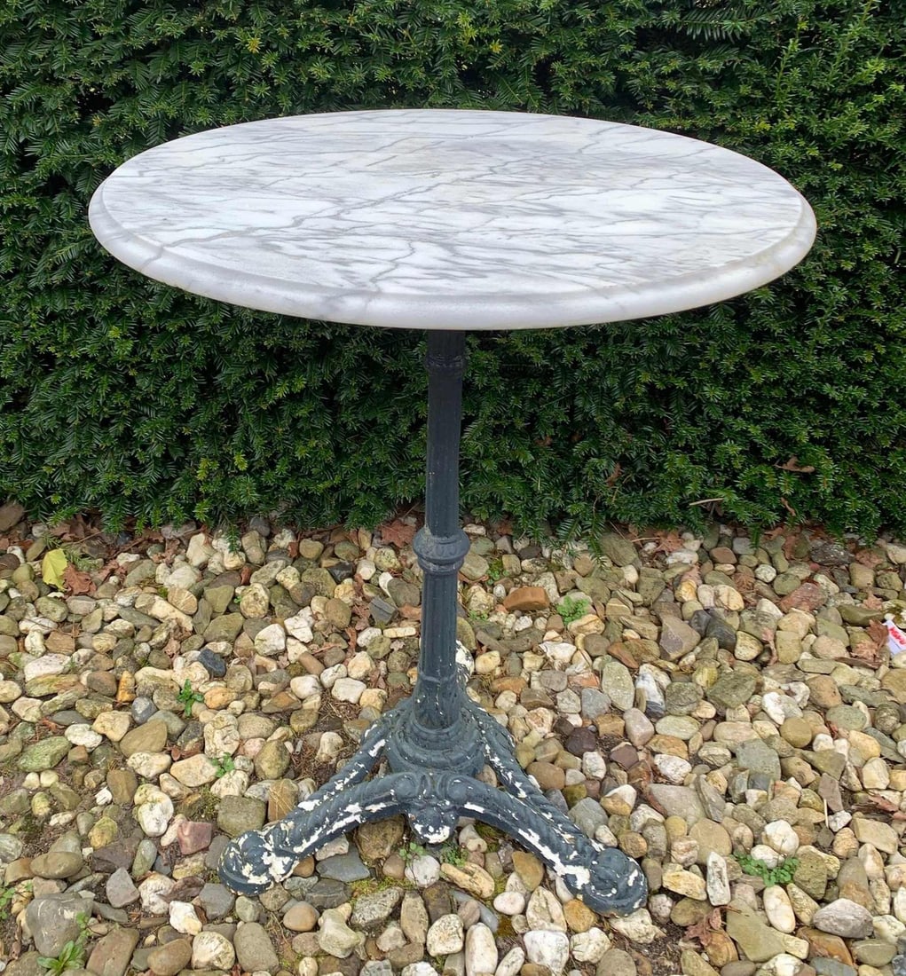 French garden table Ø 60 cm.: French bistro/garden table with cast iron base and round marble top. Circa 1930. Dimensions: H 73 x Ø 60 cm. In good condition.