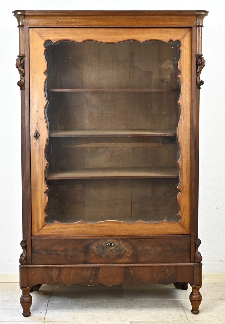 Mahogany display cabinet, 1870: Dutch mahogany Biedermeier display cabinet with shelves + drawer. Circa 1870. Unrestored. Two shrinkage seams. Dimensions: 174 x 108 x 48 cm. In reasonable condition.