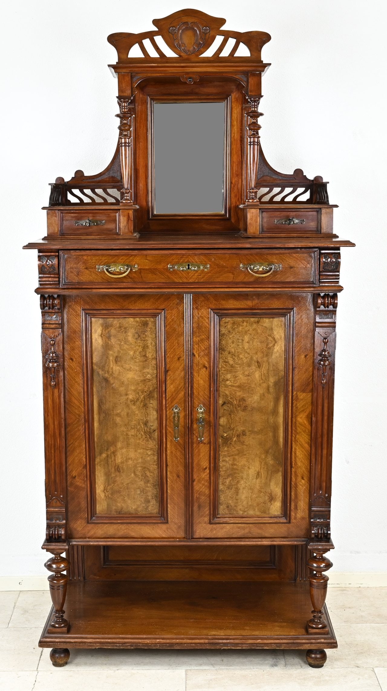 Walnut display case vertico, 1850: Walnut showpiece vertico with design. Circa 1850. Bottom has open compartment with two doors, the panels of which are made of burl walnut. Top with mirror and two drawers, vertico has beautiful and