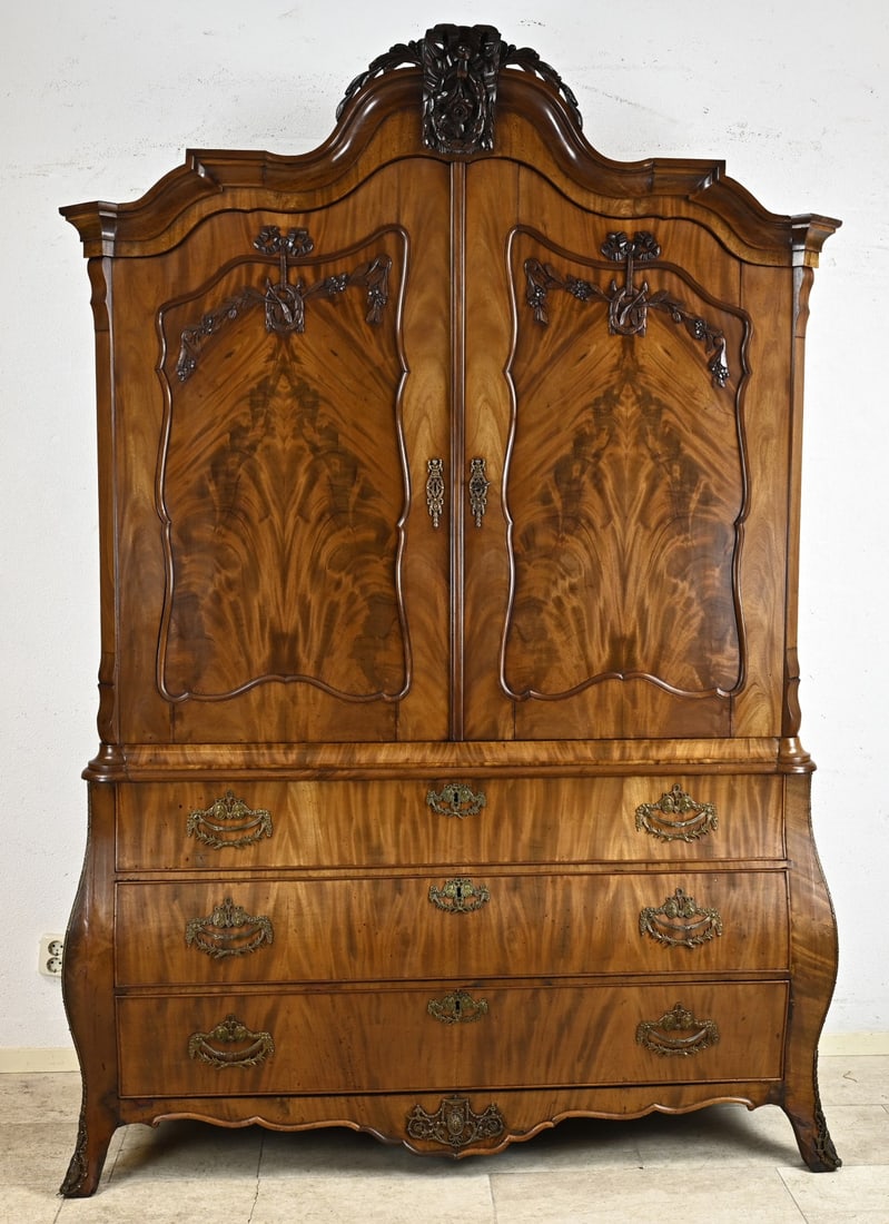 Mahogany cabinet: Small Dutch mahogany Louis Quinze baroque cabinet with beautiful veneer image and original bronze fittings. 230x160x65cm. In very good condition.