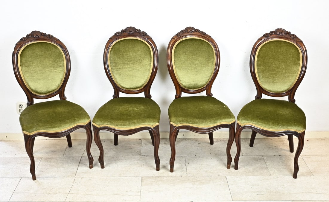 4x Mahogany chair, 1860: Four antique mahogany chairs with floral carving. Circa 1860. Louis Philippe. Dimensions: 98 x 50 x 60 cm. In good condition.