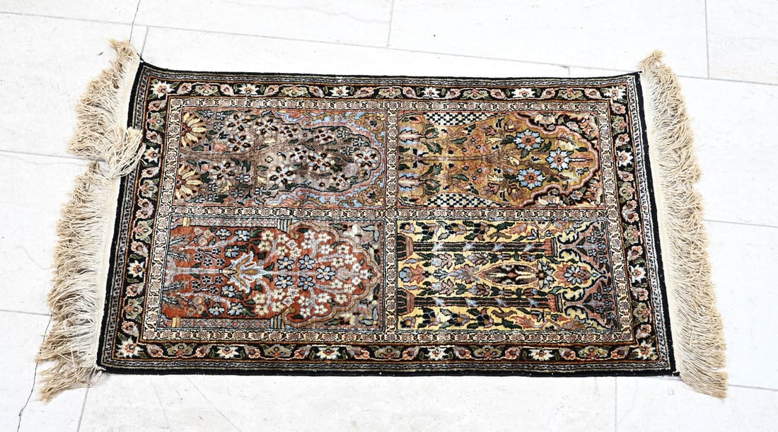 Persian carpet, 97 x 60 cm.: Hand-knotted silk carpet. Persia. Fully decorated with four panels with floral decoration. Dimensions: 97 x 60 cm. In good condition.