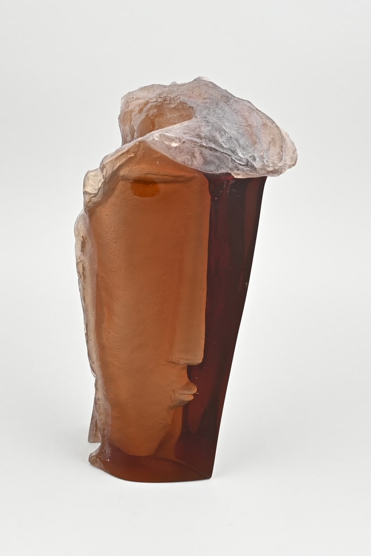 Glass sculpture by J. Brychrova & S. Libensky: Rare large glass sculpture by J. Brychrova (1924 - 2020) & S. Libensky (1921 - 2002). Red glass face / Head 57/58. Size: H 36 cm. In good condition.