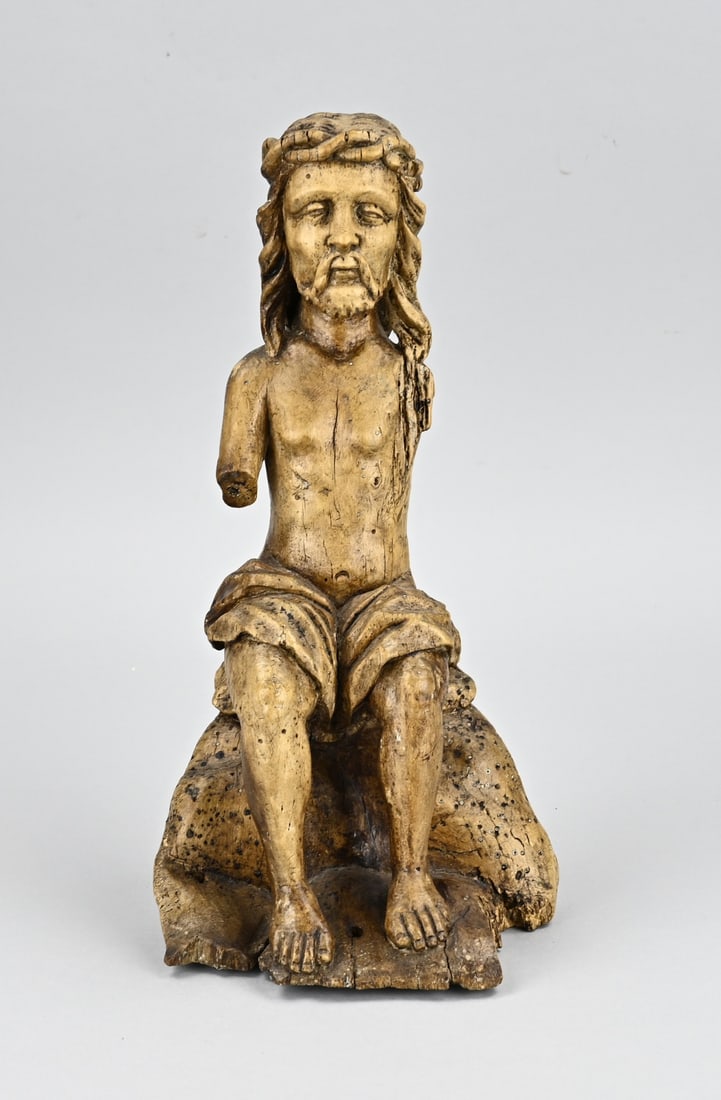 Statue of Christ, H 30 cm.: Gothic, woodcarved Christ figure. 15th - 16th century. Damaged. Size: H 30 cm. In reasonable/good condition.