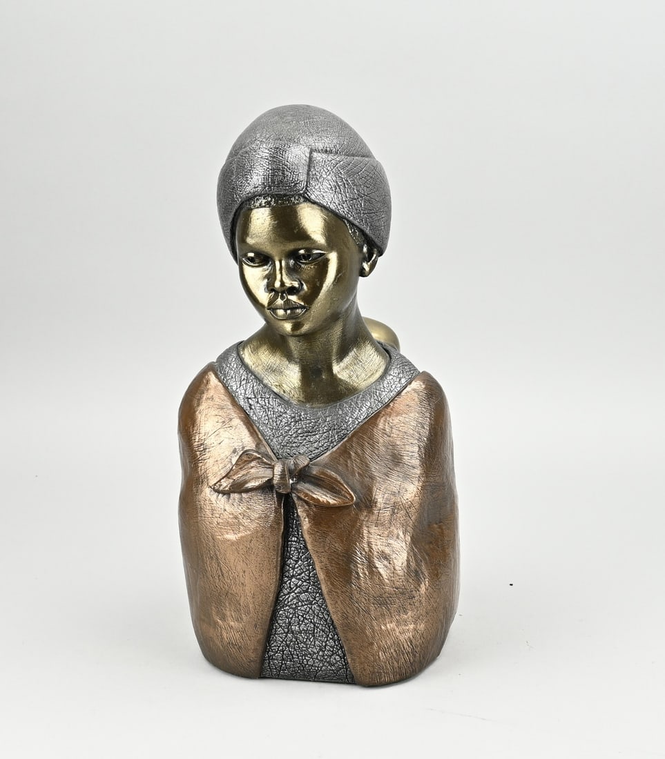 Casper Darare, Image - 2