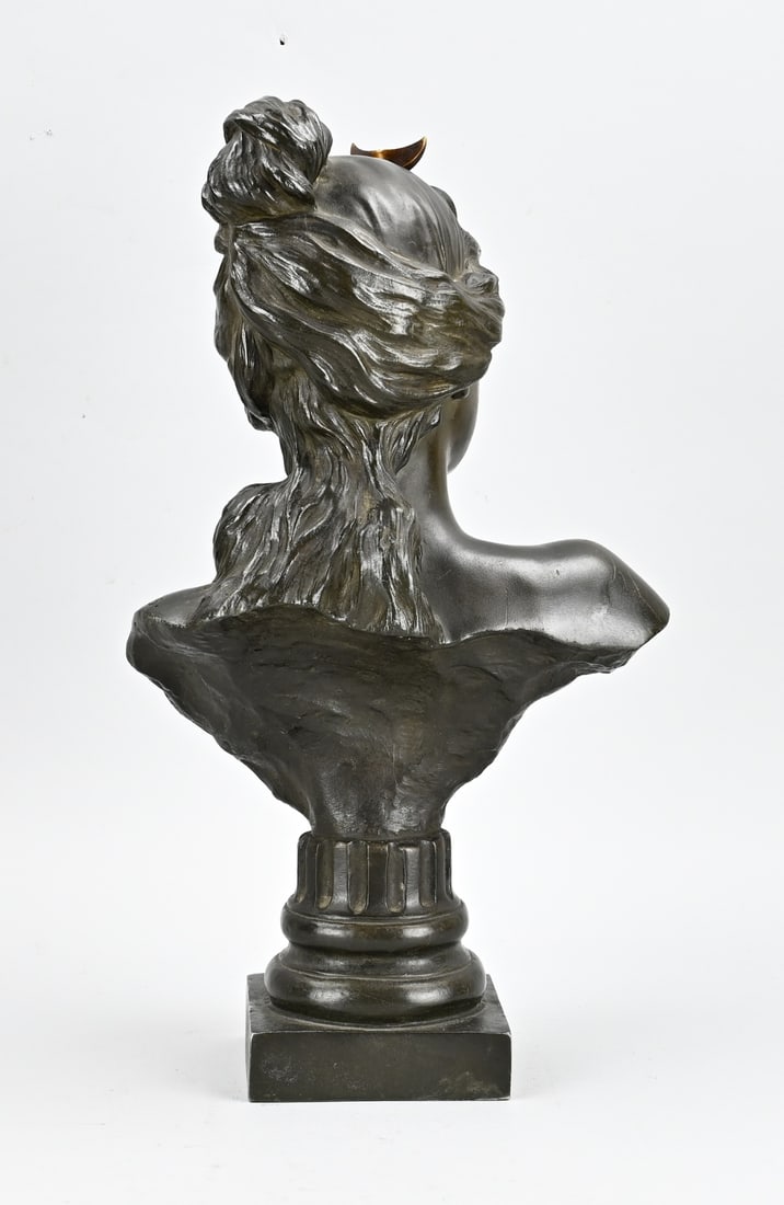 E. Villanis, Bust - 2