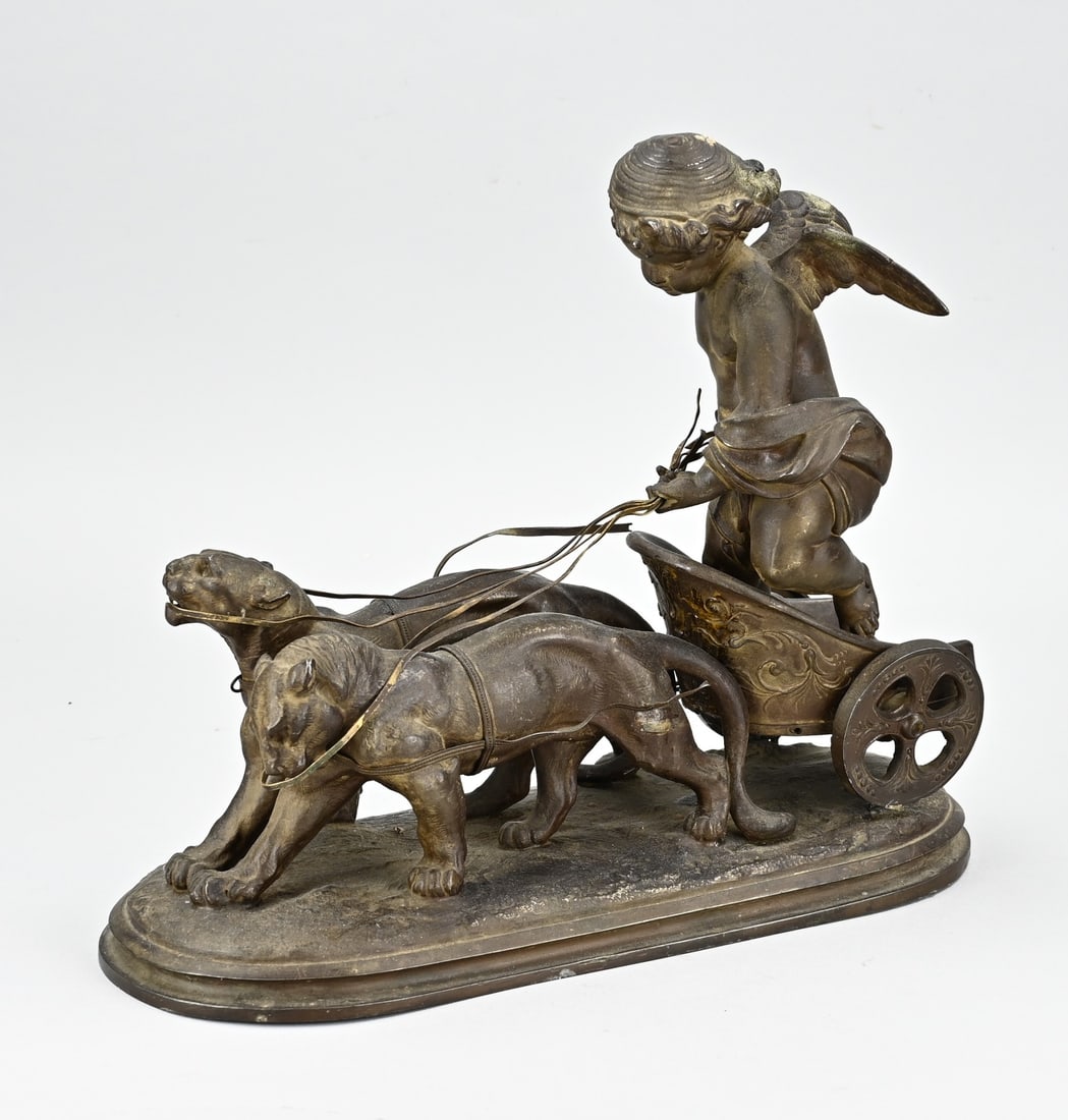 Bronze chariot with putti: 19th Century French bronze coloured composition metal chariot with Amor. Dimensions: 28 x 31 x 12 cm. In fair/good condition.