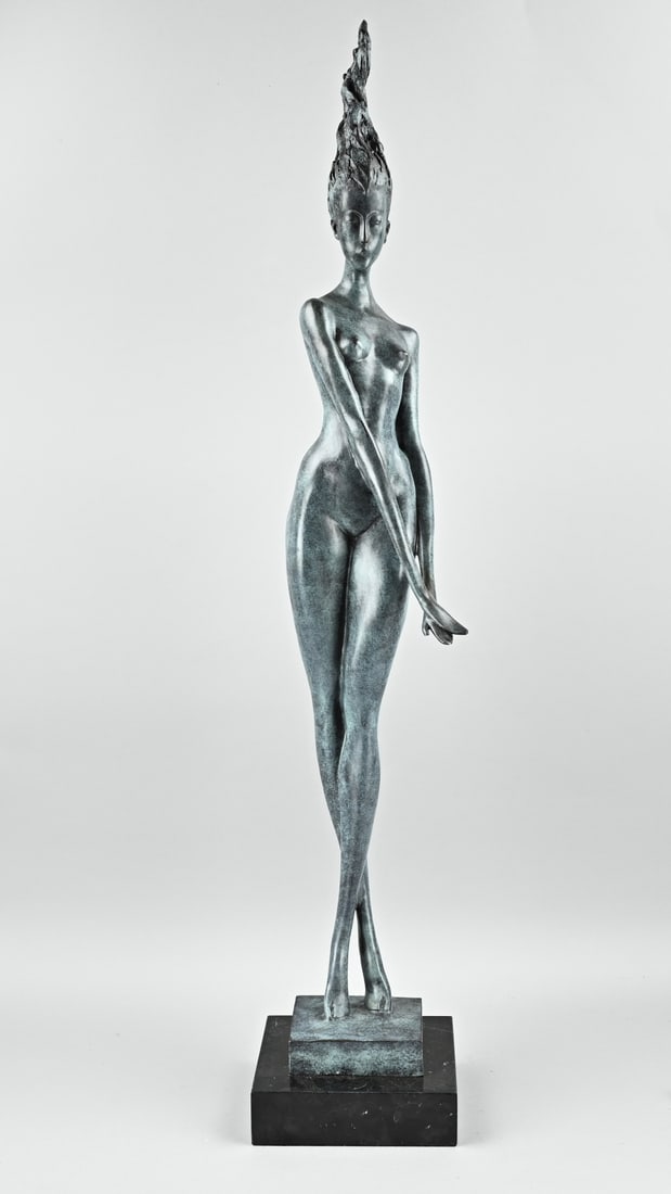 Bronze figure, Daphne JP Alioth: Bronze figure, Daphne standing naked lady. with signature jp Alioth late 20th century. Green patinated. Dimensions: H 98 cm. In good condition.