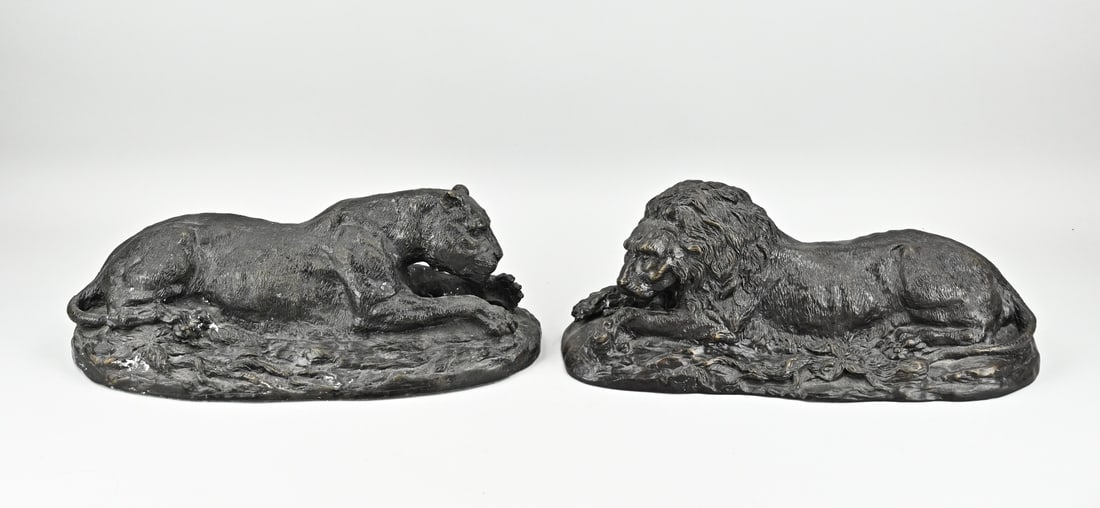 Bronze lion couple: Bronze lion couple. Second half 20th century. Size: 41 - 43 cm. In good condition.