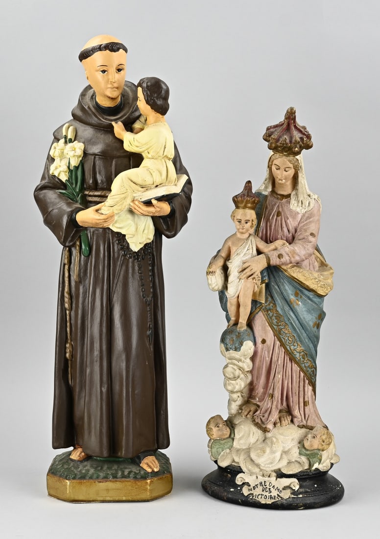 2x Religious statue (plaster): Two antique religious statues of plaster, with original polychromy. Circa 1880 - 1910. Dimensions: H 46 - 55 cm. In good condition.