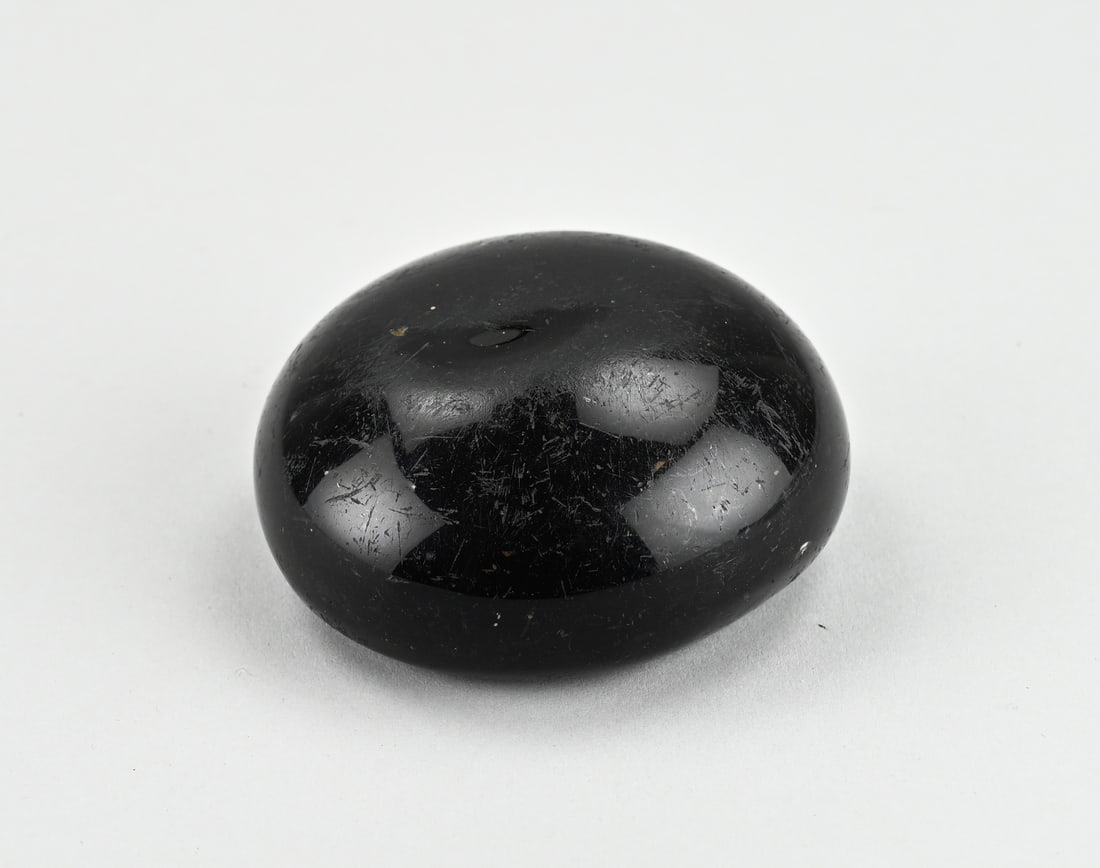 Antique ironing glass, Ø 8.5 cm.: Antique (dark) glass ironing glass. 17th century or older. Dimensions: Ø 8.5 cm. In good condition.