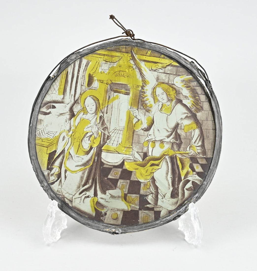Stained glass Ø 22 cm.: Original Renaissance stained glass window depicting Mary with angel at gate. Dimensions: Ø 22 cm. In good condition.