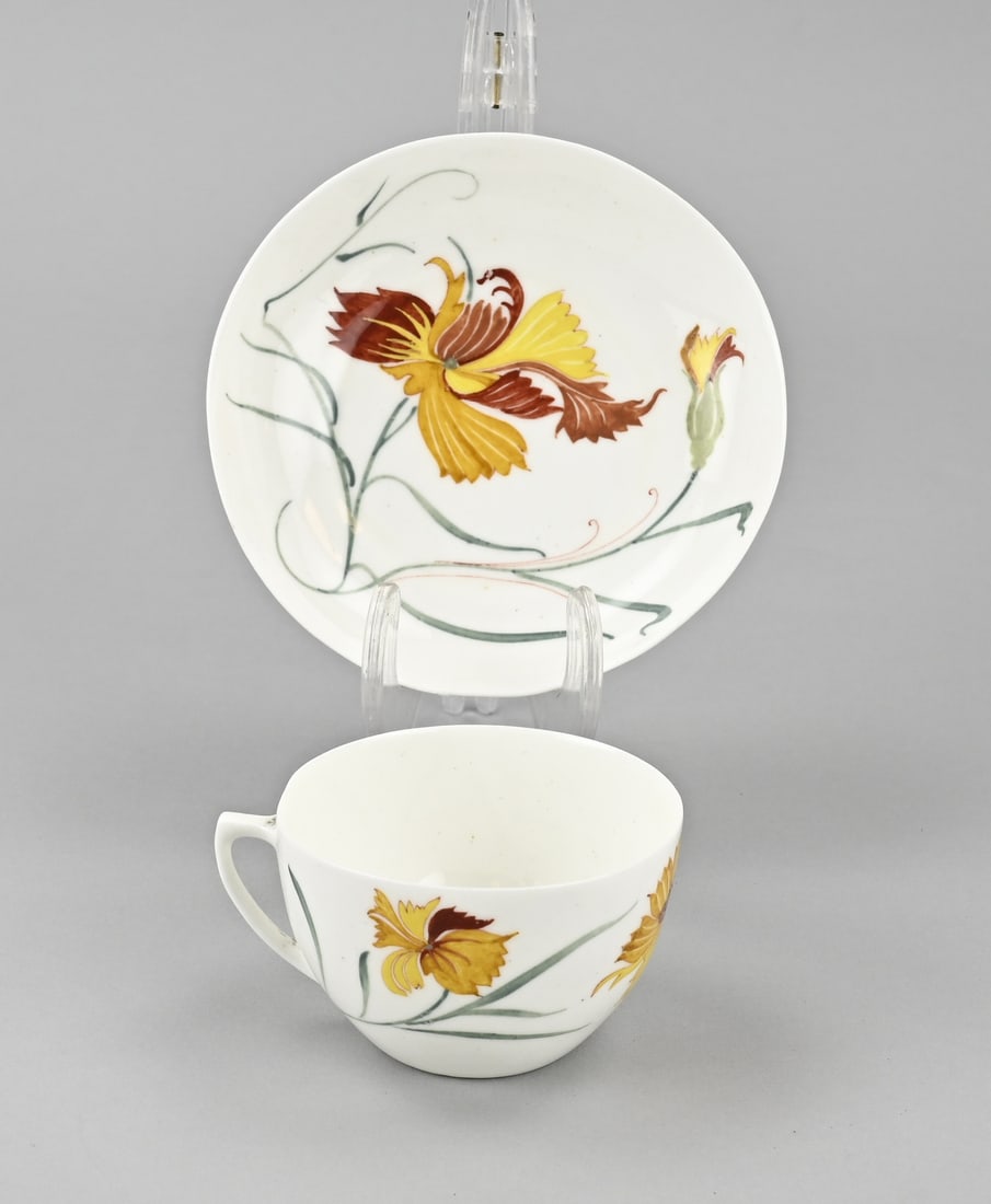 Rare Rozenburg cup + saucer, 1900: Rare Rozenburg The Hague eggshell porcelain cup + saucer. Number: 291. Polychrome, with floral decoration, in whip shape. Art Nouveau. Circa 1900. Size: 6 x Ø 12 cm. In good condition.