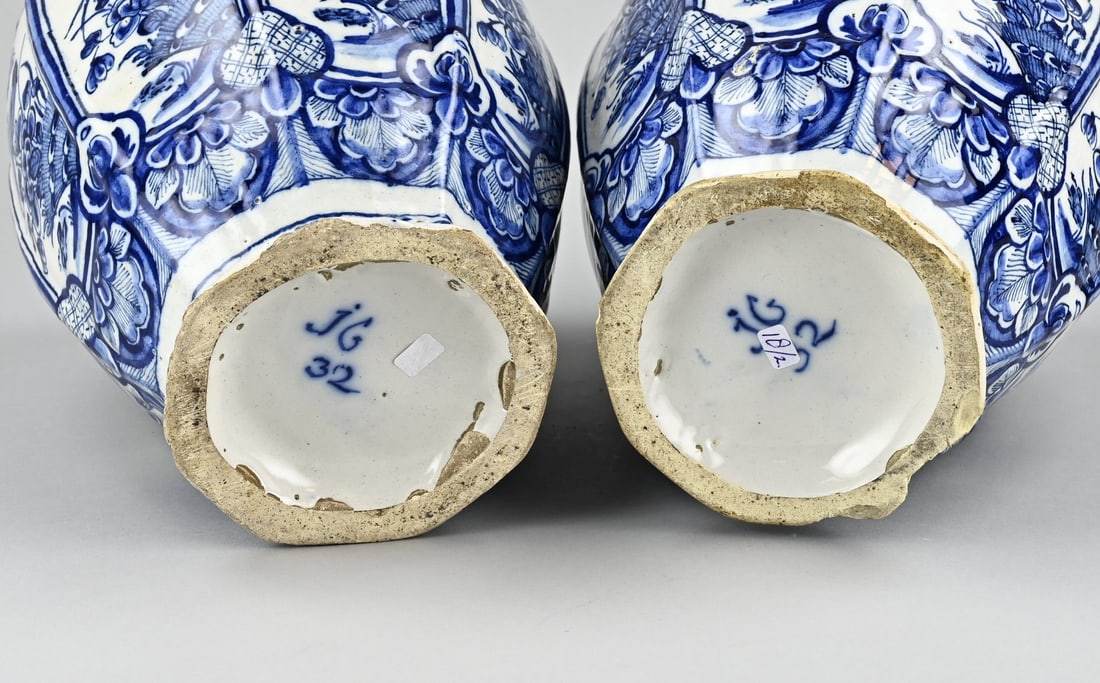 2x Delft lidded pot - 2