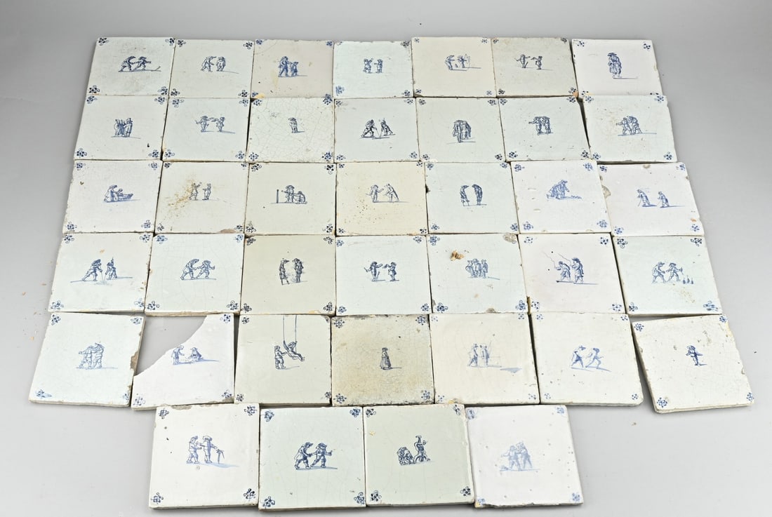 Lot of antique tiles (35 pcs.) (in brown case): Lot with 35 antique Dutch tiles. Circa 1800. With playing children scenes. Size: 13 x 13 cm. In good condition. (are in brown suitcase)