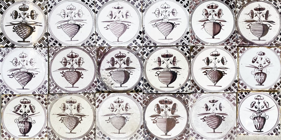 Lot of old flower pot tiles (18 pcs.): Lot of 18 pieces 19th century flower pot tiles, manganese-coloured. Circa 1850. Size: 13 x 13 cm. In good condition.